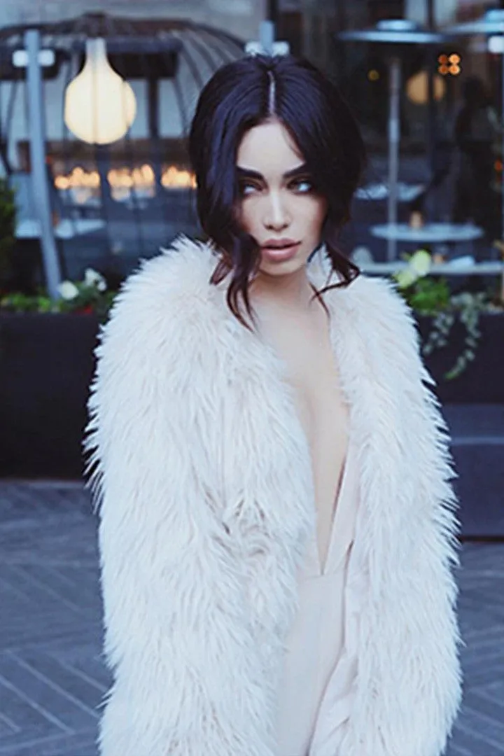 Elegant Long-Sleeve Faux-Fur Coat White