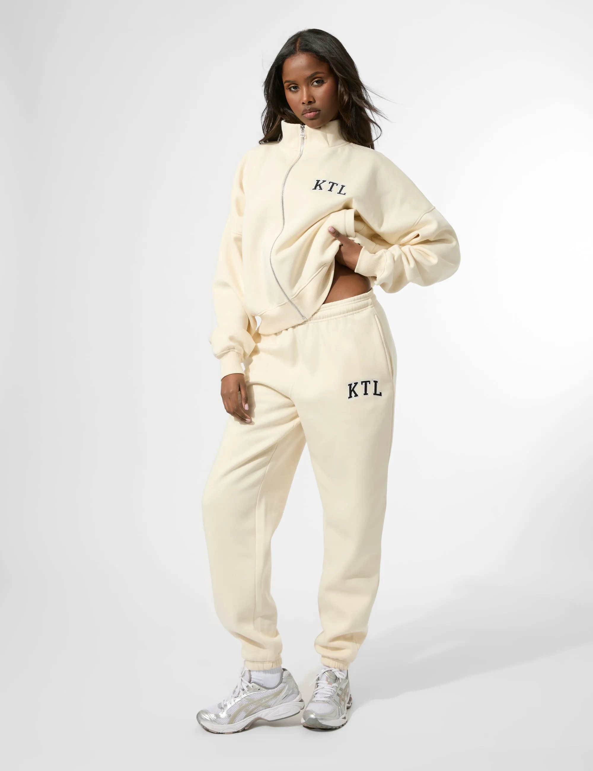Kaiia KTL Logo Cuffed Joggers Buttercream