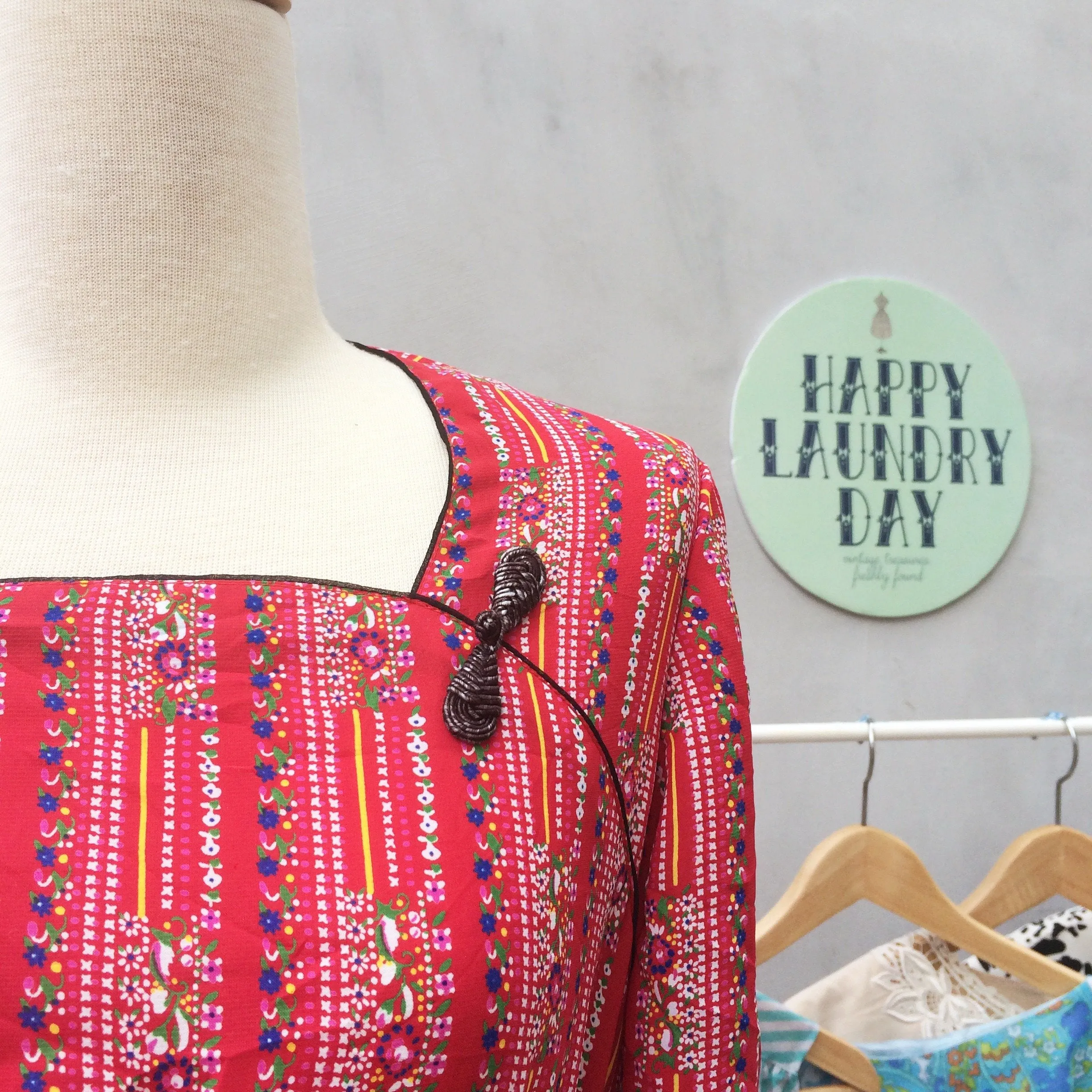 Oriental Express | Vintage 1970s cheongsam Dress with frog buttons | Pretty floral prints