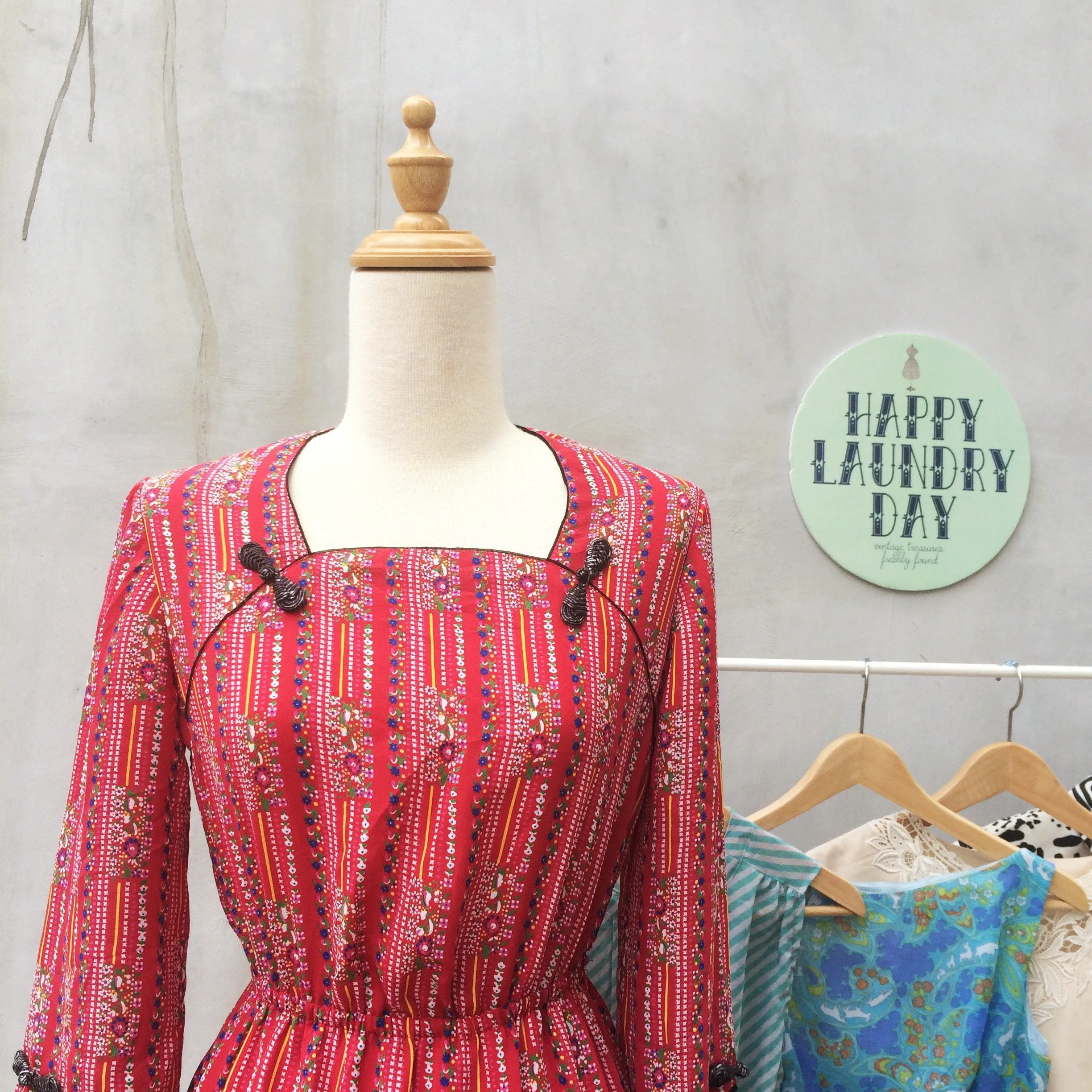 Oriental Express | Vintage 1970s cheongsam Dress with frog buttons | Pretty floral prints