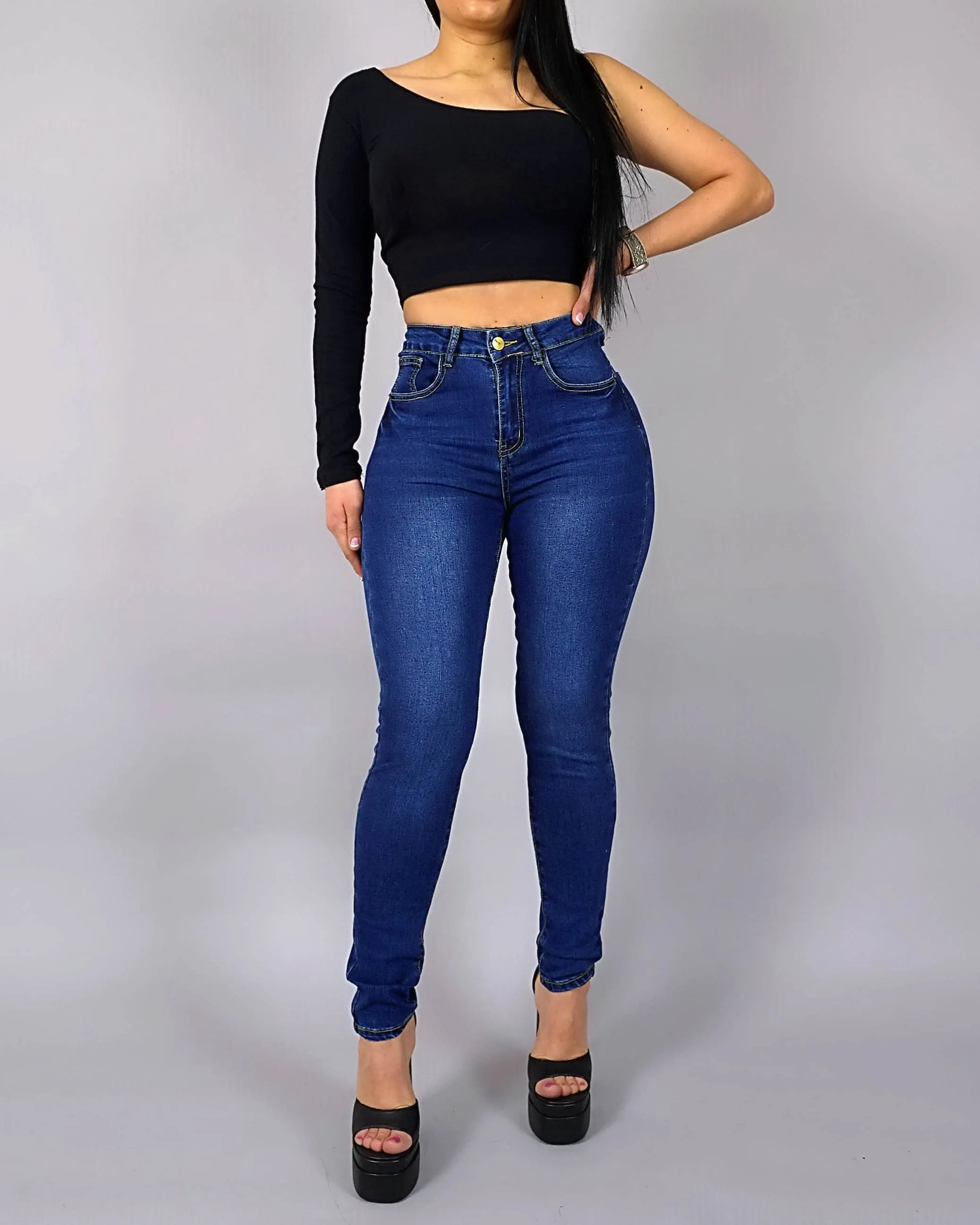 Schlank geschnittene blaue Faja-Jeans