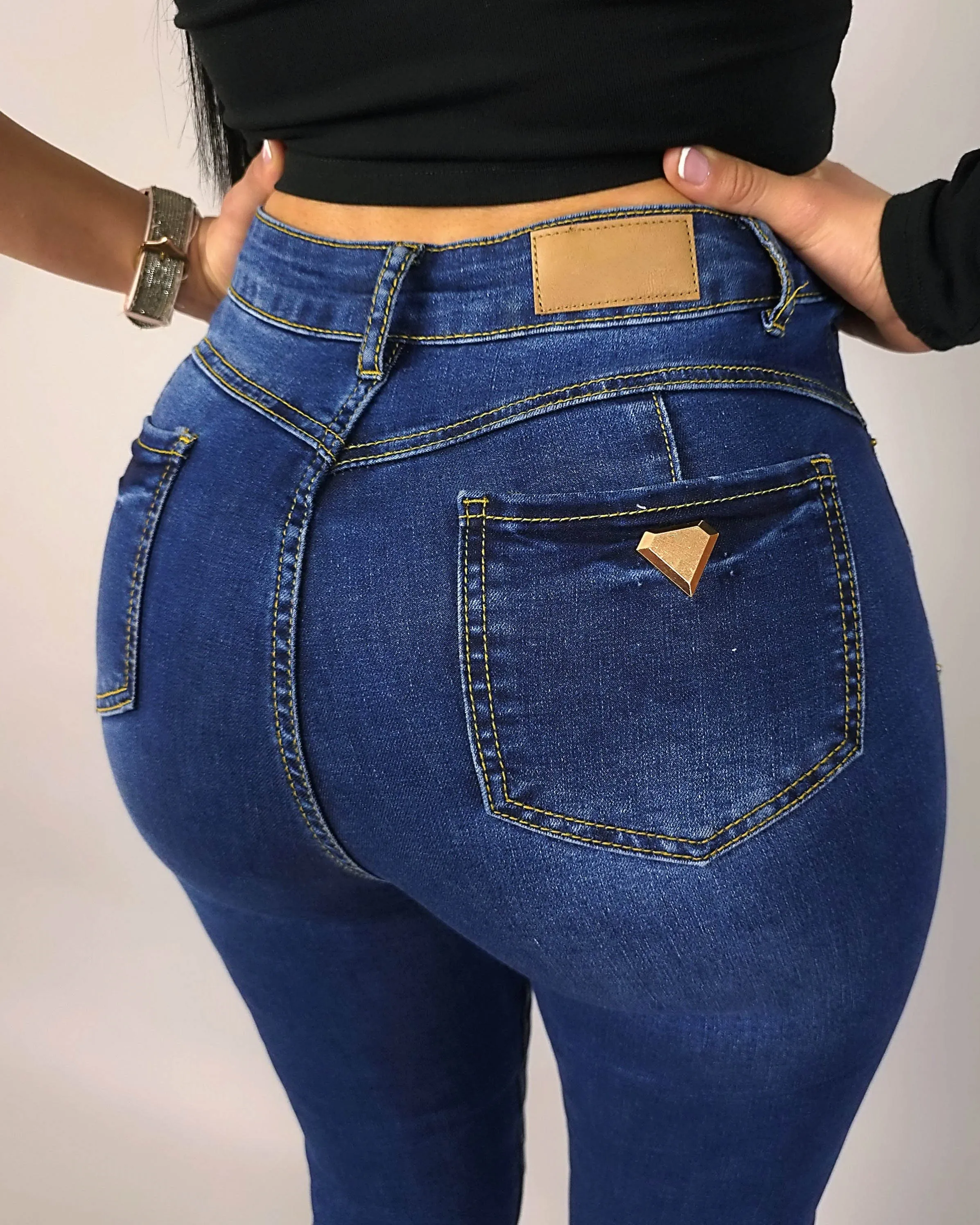 Schlank geschnittene blaue Faja-Jeans