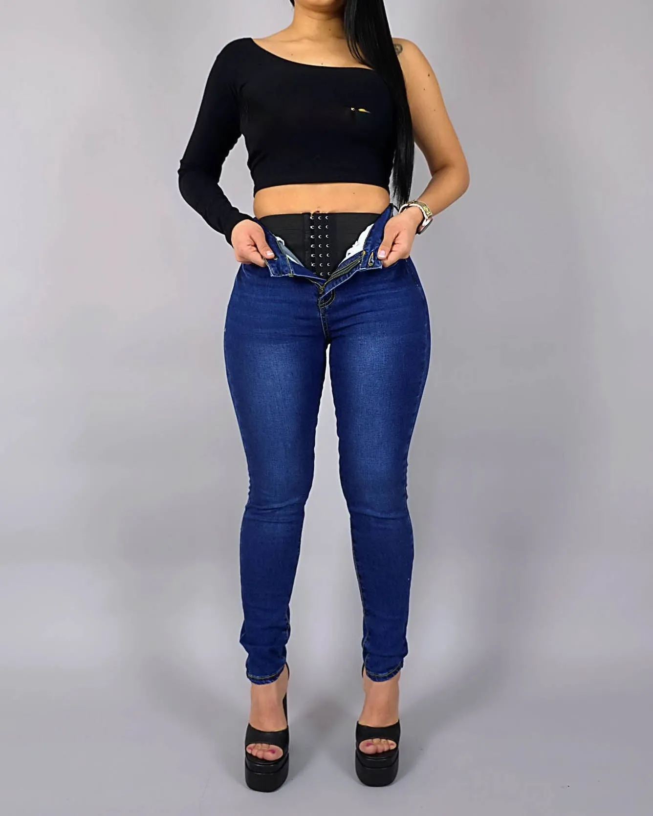 Schlank geschnittene blaue Faja-Jeans